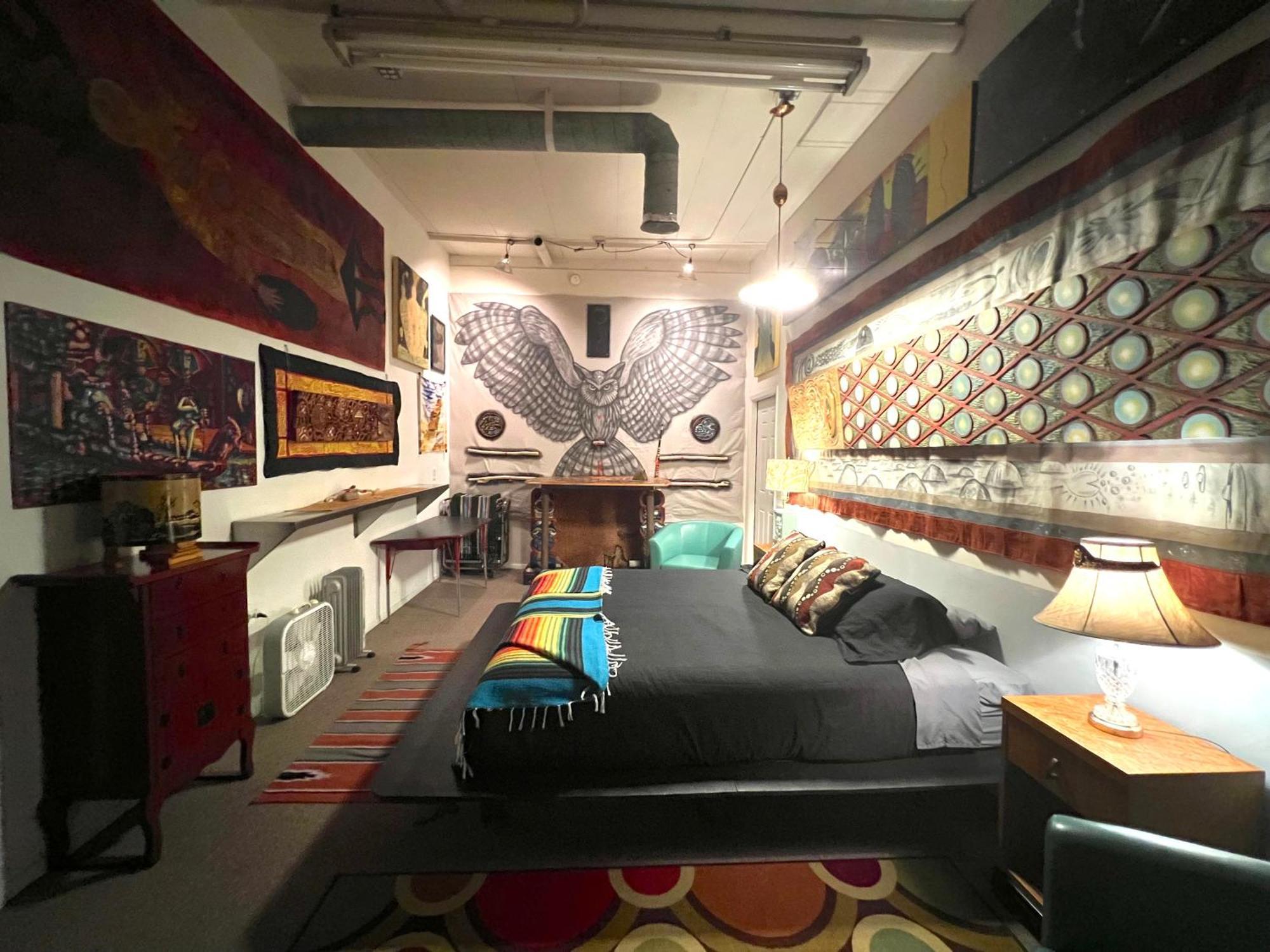 Space Castle: A 1950S Gas Station Transformed Into An Art Themed Wonderland Трут-ор-Консекуэнсес Экстерьер фото